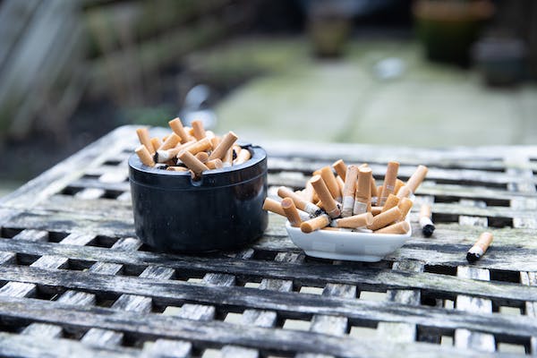 Má smysl přejít na elektronické cigarety? Vapování má své výhody, znáte je všechny?